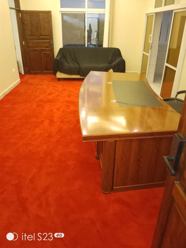 Wall to wall carpet