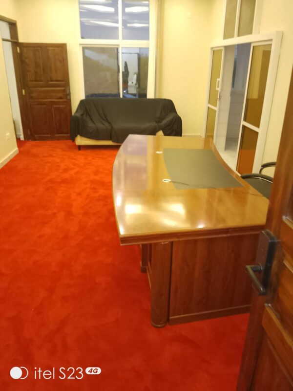 Wall to wall carpet