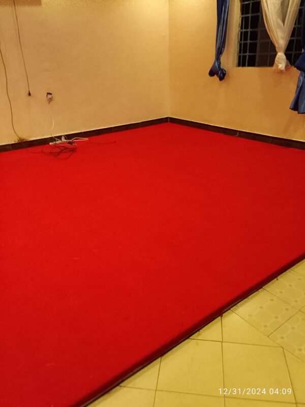 Wall to wall carpet