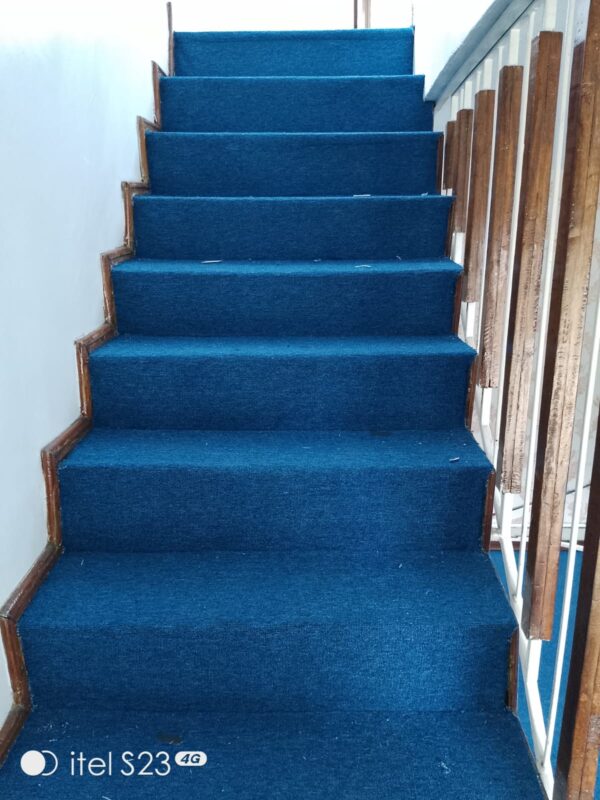 Wall to wall carpet