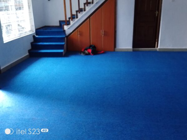 Wall to wall carpet