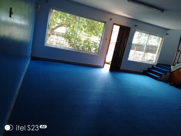 Wall to wall carpet