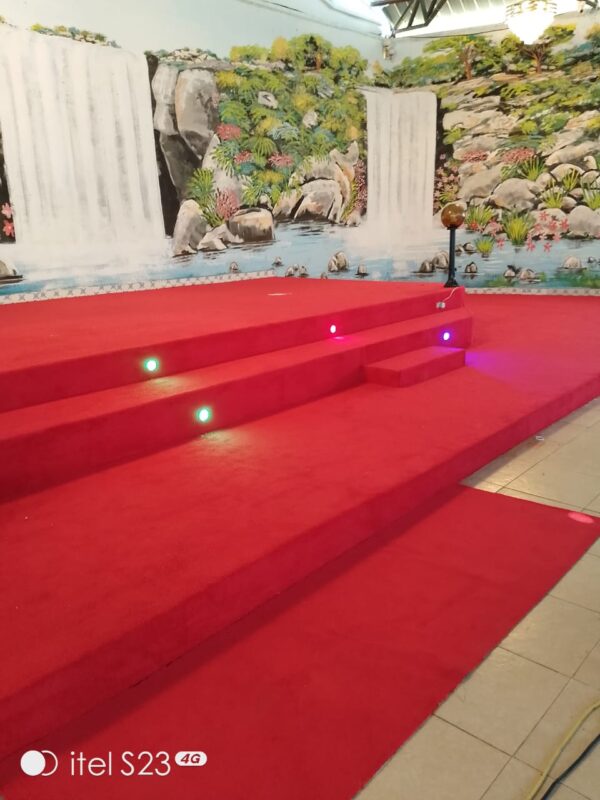 Wall to wall carpet