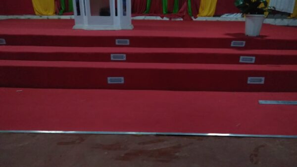 Wall to wall carpet