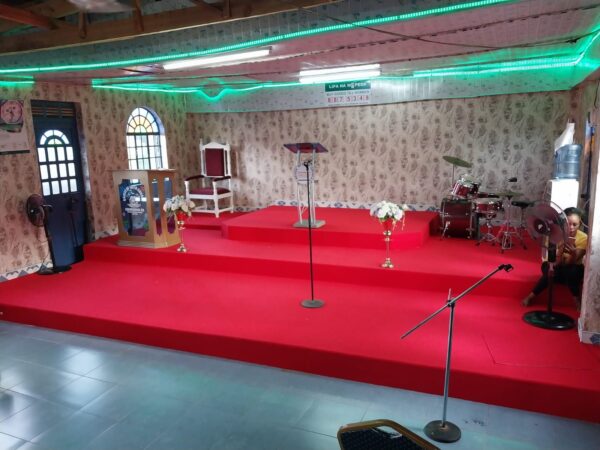 Wall to wall carpet