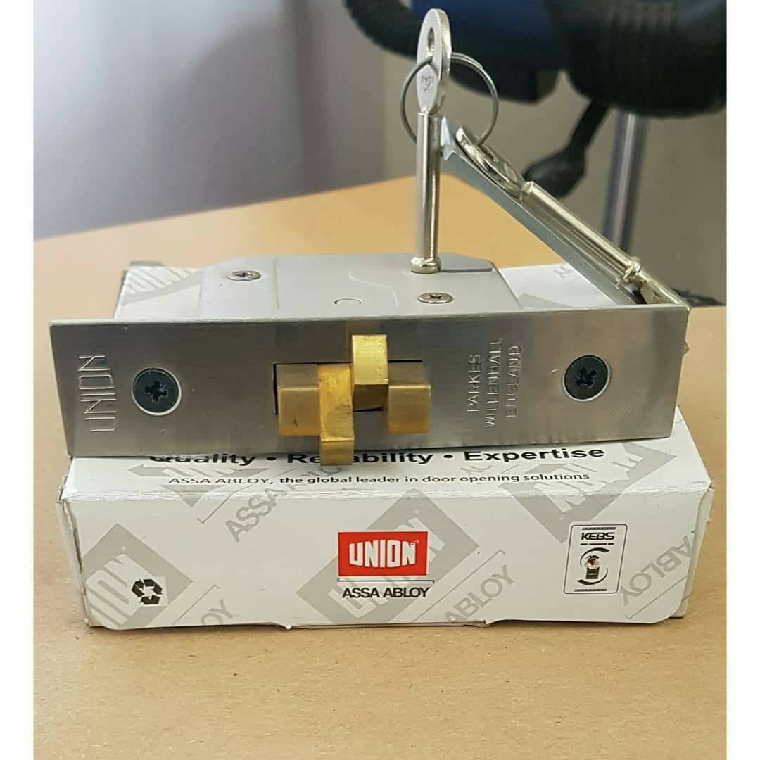 Jesilog-Decor-313876.jpeg Union Gate Sliding lock