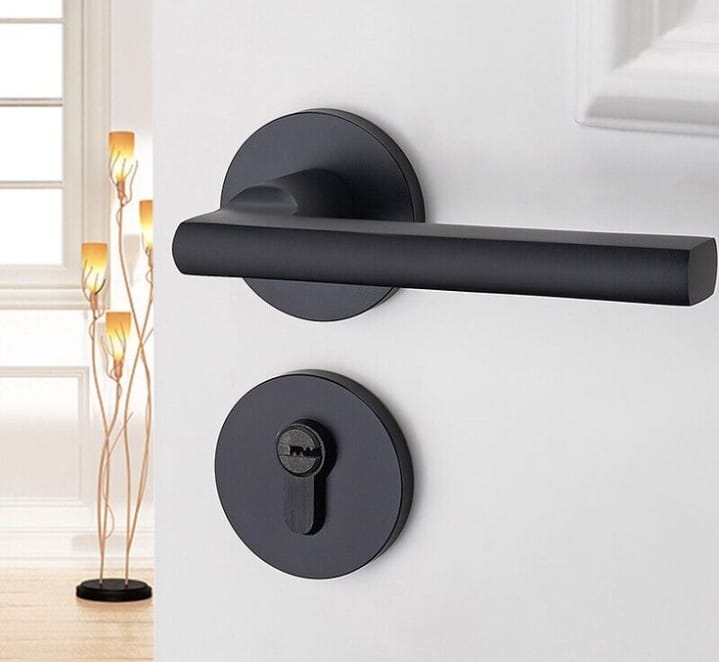 Jesilog-Decor-912539.jpeg Minimalist locks